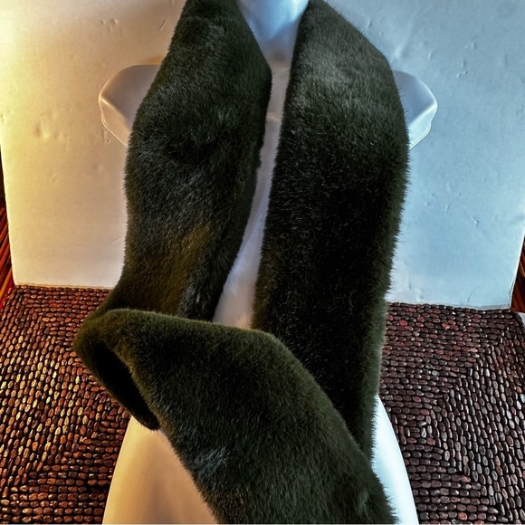 A New Day Faux Fur Forrest Green Scarf Stole Cozy - Picture 5 of 8